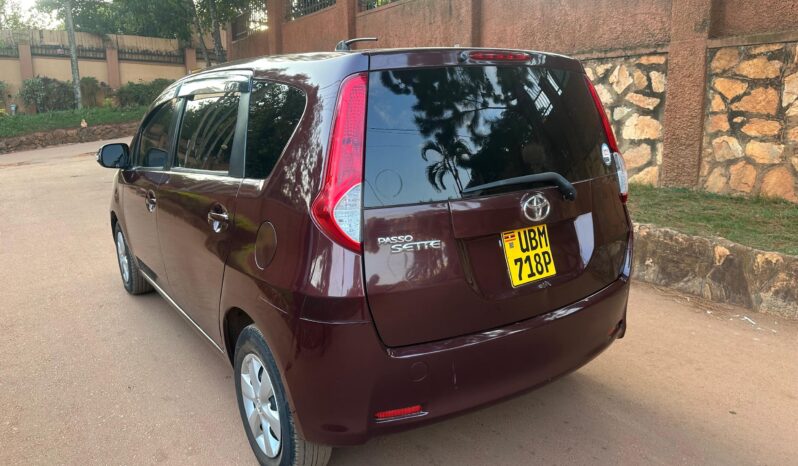 Toyota Passo Sette 2010 full