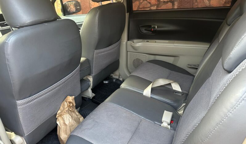 Toyota Passo Sette 2010 full