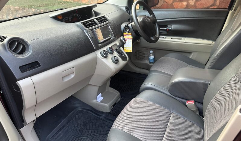 Toyota Passo Sette 2010 full